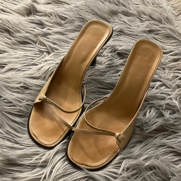 gucci nude sandals